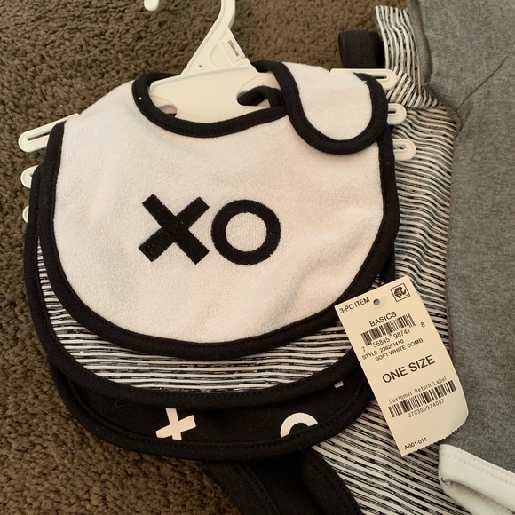 NWT 3 pack bodysuits and bibs - Picture 4 of 6